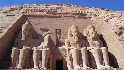  Il Complesso di Abu Simbel: Un'Odissea Monumentale nel Deserto Egizio!