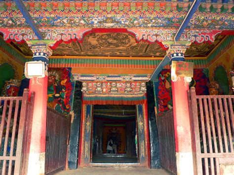 Il Monastero di Gyangtse: Un gioiello nascosto con vista mozzafiato sulla valle!