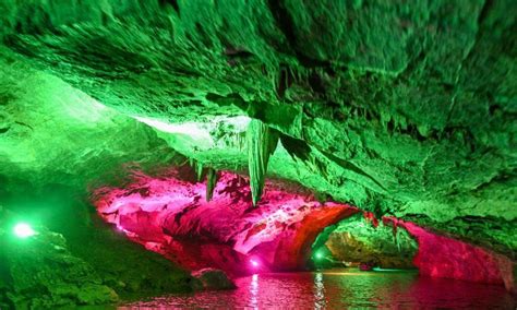   Benxi Water Cave: Una Grotta Acqueo-Fantastica di Meraviglie Sotterrenee!