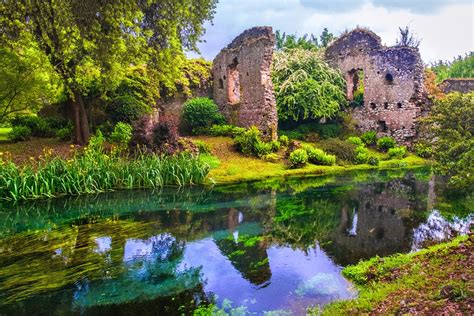  Il Giardino dell'Umbroso: Un Paradiso nascosto tra le acque e i fiori!