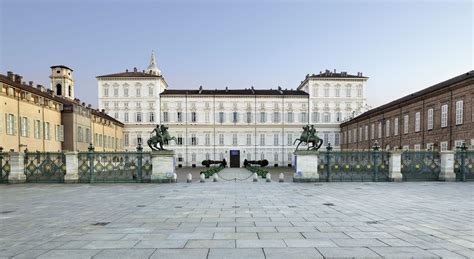 Il Palazzo del Re di Ferro: Un capolavoro architettonico e una finestra sul passato!