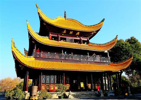 La Pagoda di Yueyang, una torre iconica che sfiora il cielo!