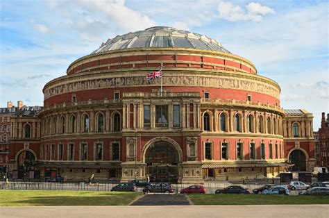  The Royal Albert Hall: Un Tozzo di Storia e Sfarzo Musicale a Londra!